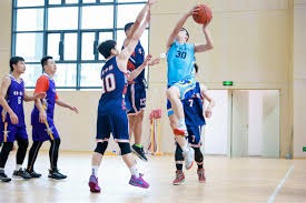 NBA半场：巴恩斯14分，马刺77-57领先鹈鹕