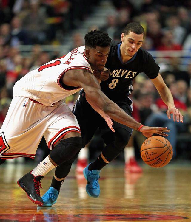 东契奇赛场缺席 爱心举动温暖球迷.