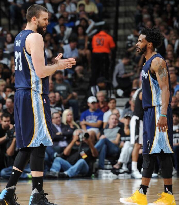 武汉三镇联合公安、足协召开文明观赛会议 球迷协会签署《文明观赛承诺书》